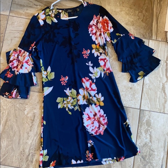 Dresses & Skirts - Silky Floral dress with ruffle sleeves